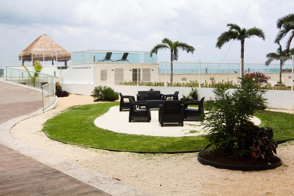 Barcelona Tower Suites Cancún Exterior foto